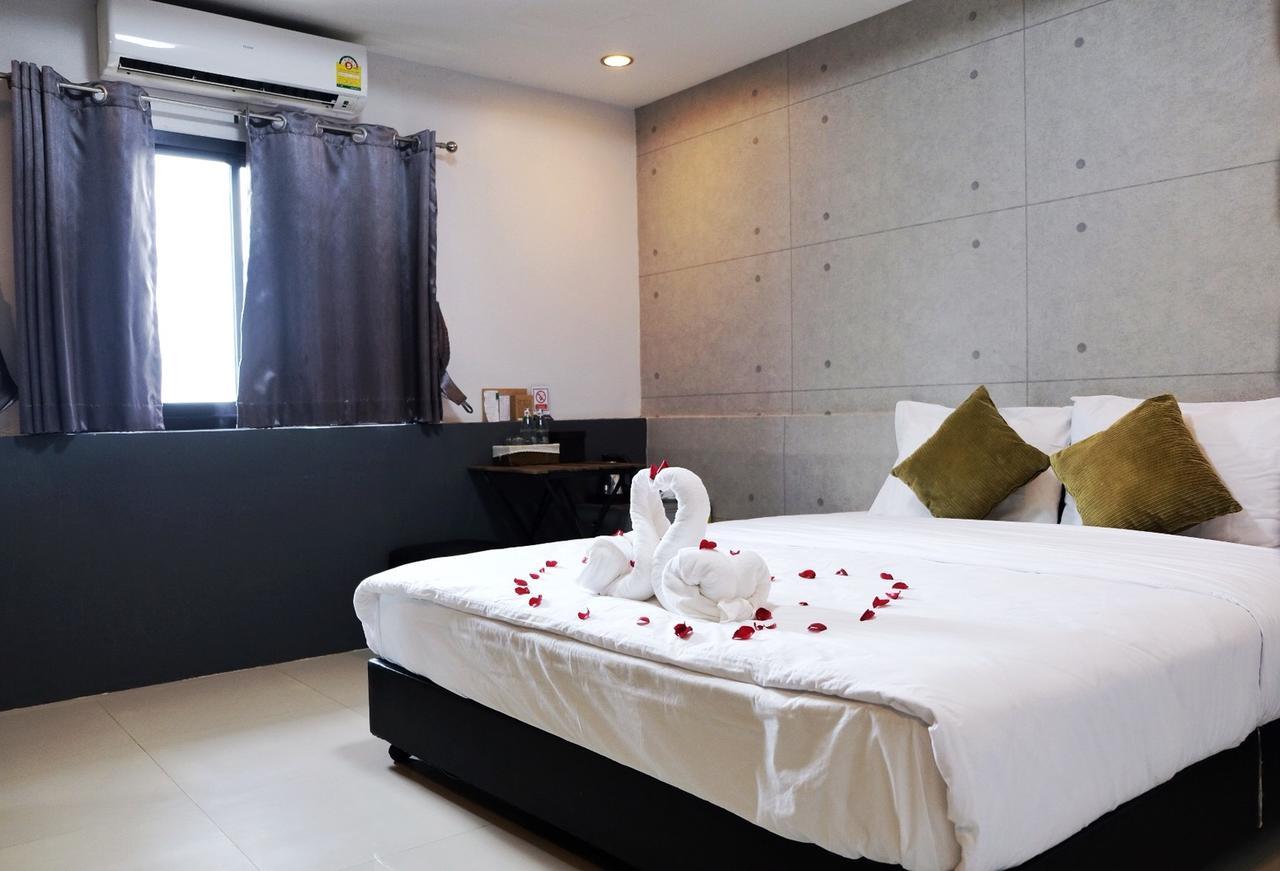 Royal Nine Hotel Kanchanaburi Bagian luar foto