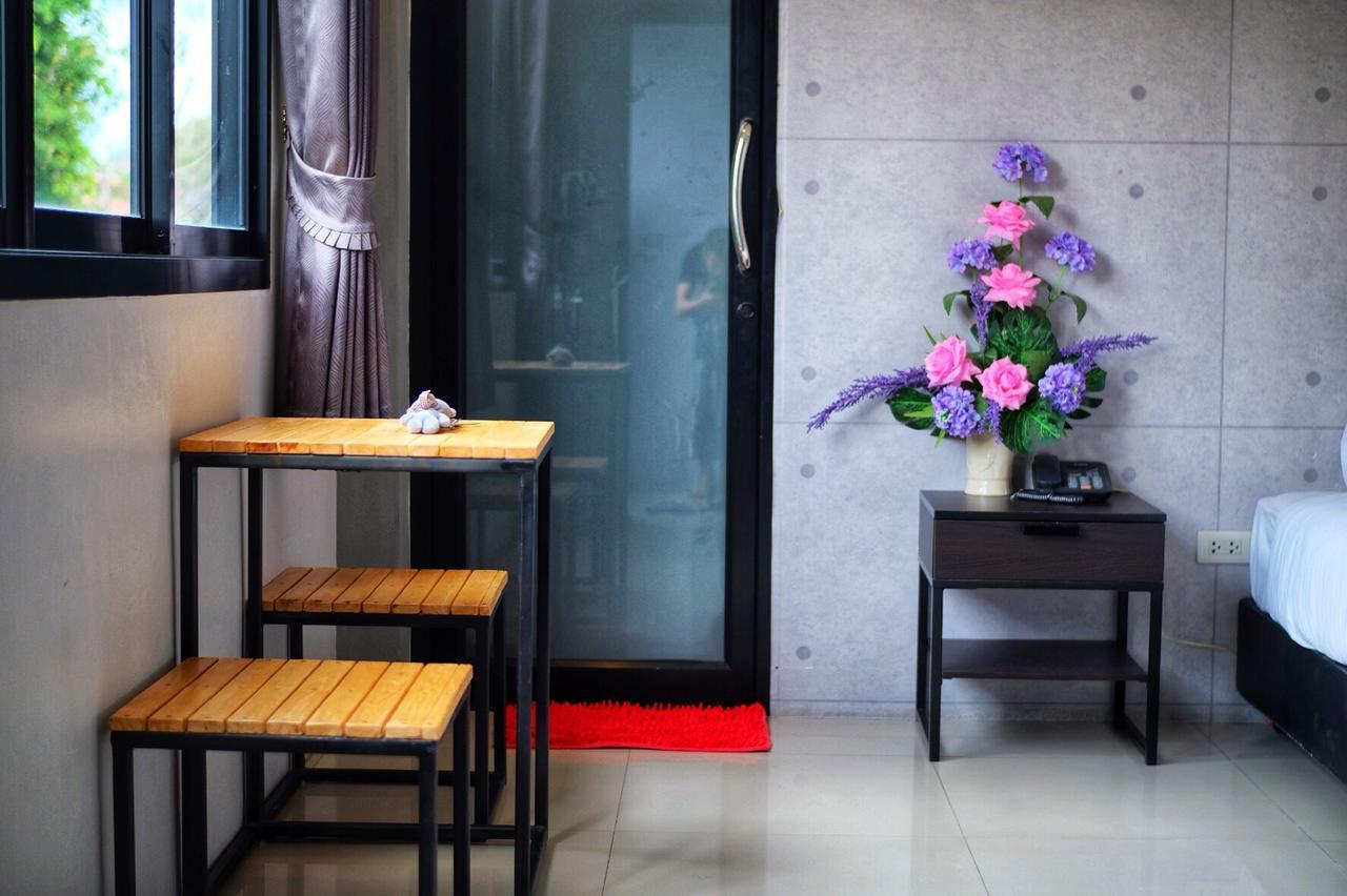 Royal Nine Hotel Kanchanaburi Bagian luar foto