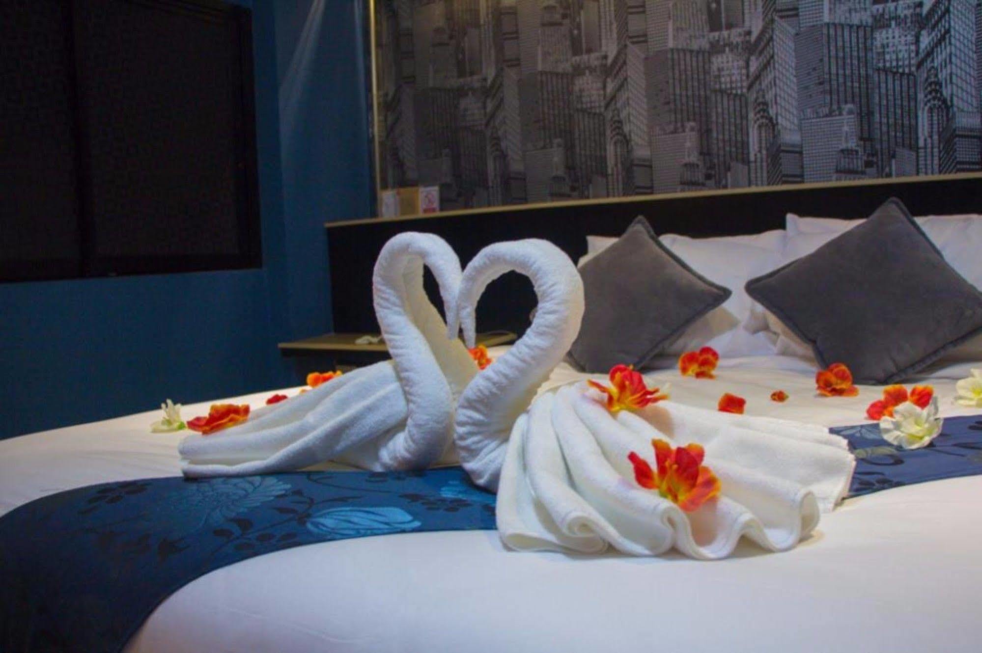 Royal Nine Hotel Kanchanaburi Bagian luar foto